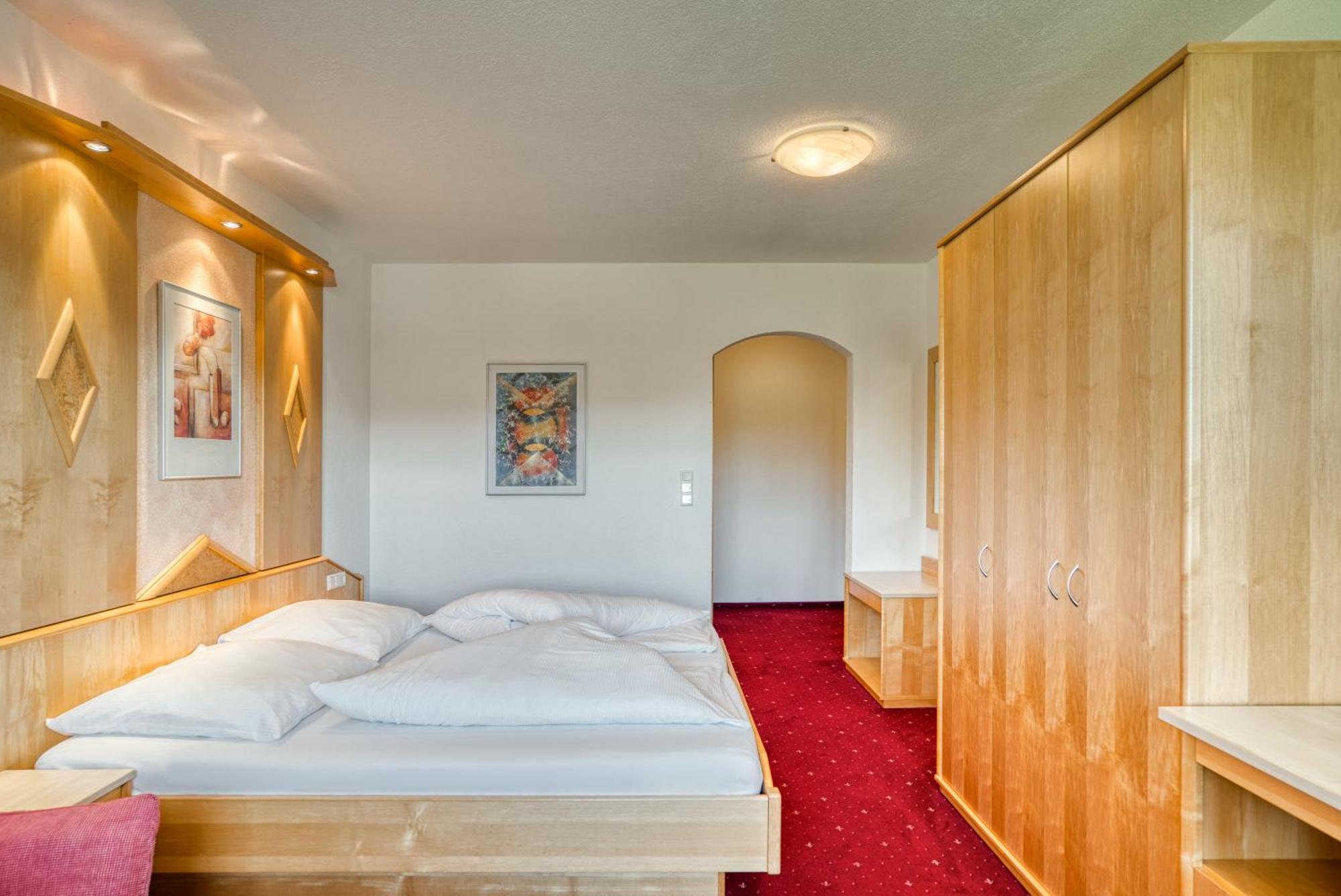 Hotel Alpen-Royal Jerzens Ngoại thất bức ảnh